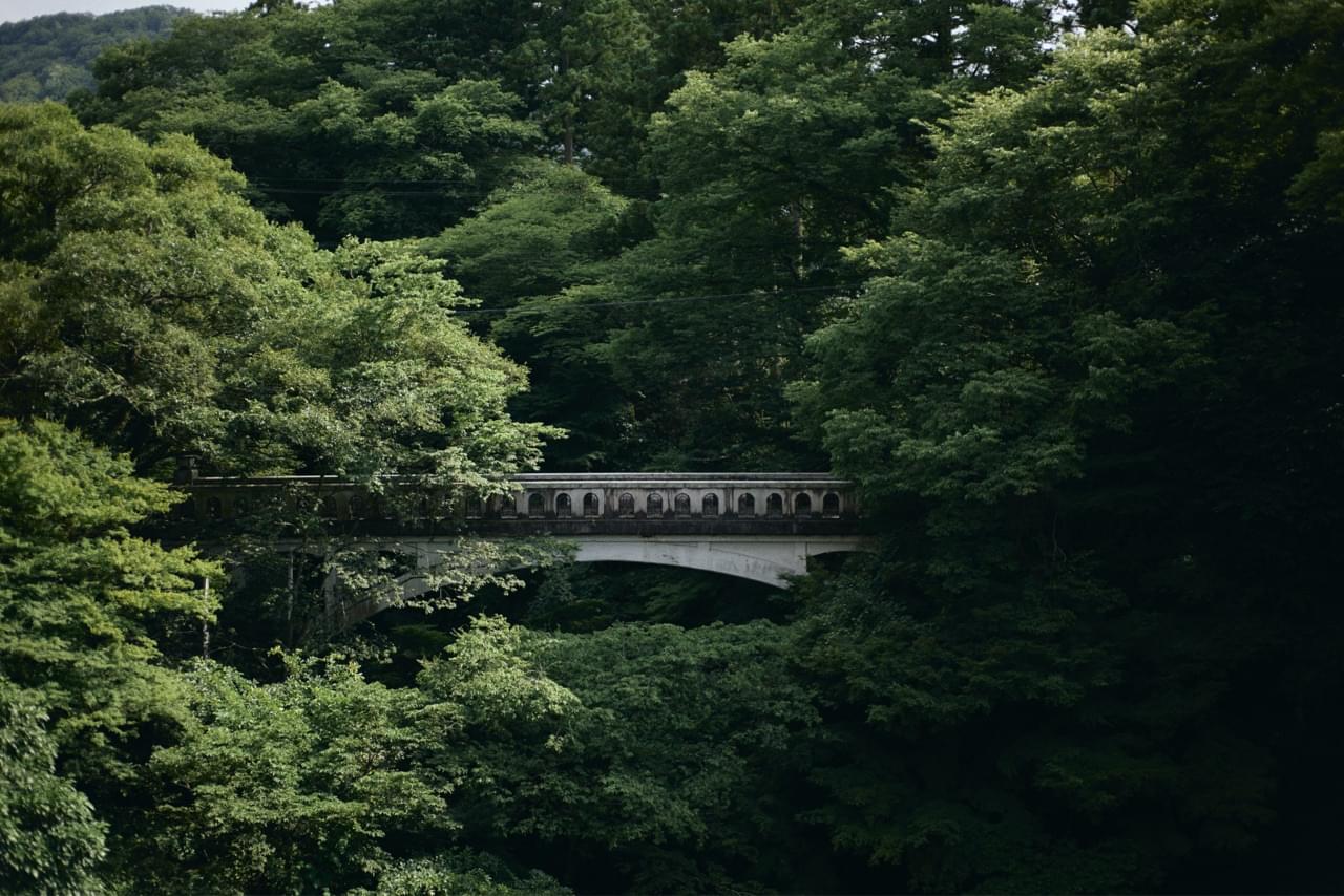 包みこむ土地