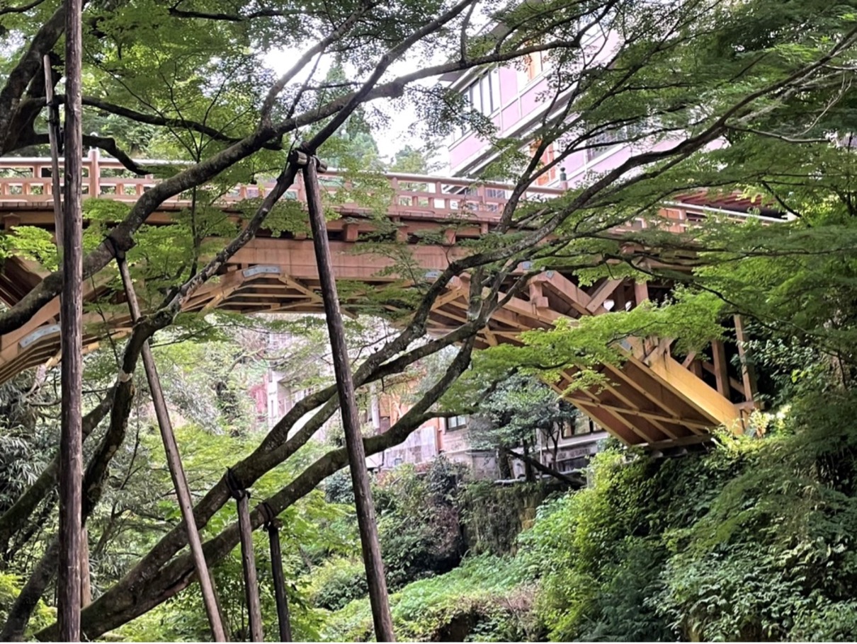 名所の橋を楽しむ 山中温泉の観光スポットをご紹介 山中温泉 5つ星の宿 花紫 公式サイト 名所の橋を楽しむ 山中温泉の観光スポットをご紹介 山中温泉 5つ星の宿 花紫 公式サイト